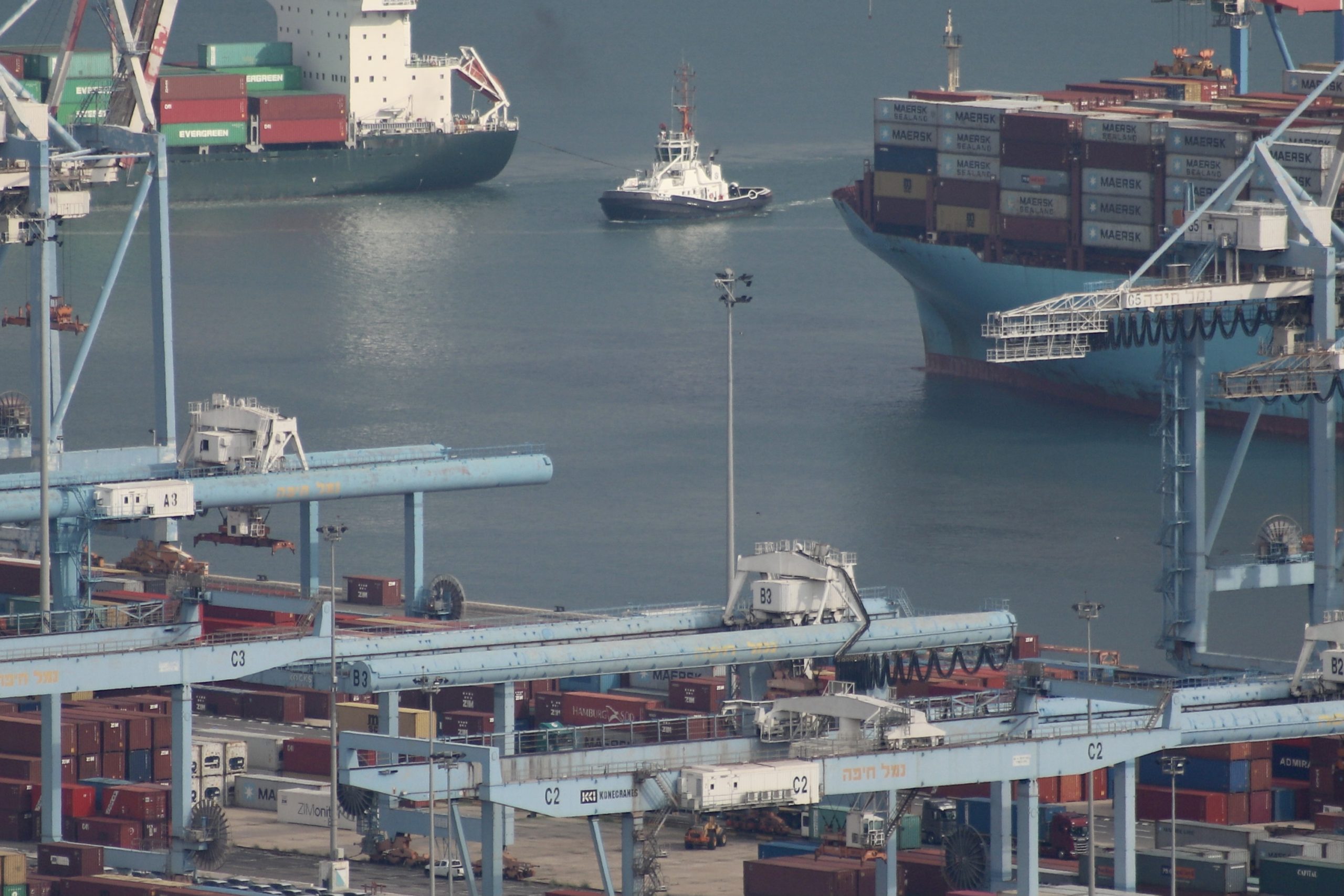 Carbon-Free Shipping: All-Electric Powertrain Tugboats Powered By Battery and Hydrogen Fuel Cell